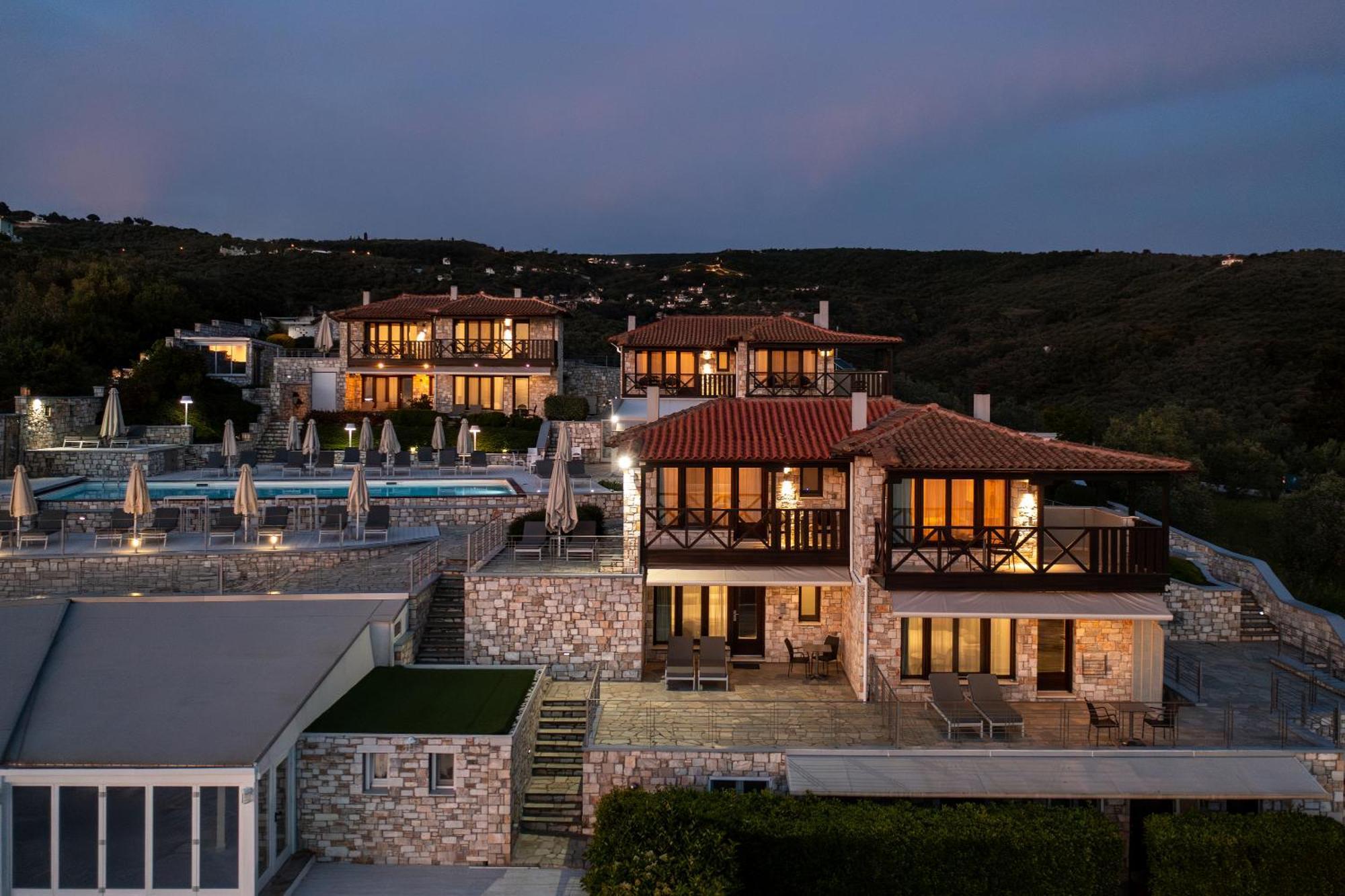 Karavia Lux Aparthotel 4*