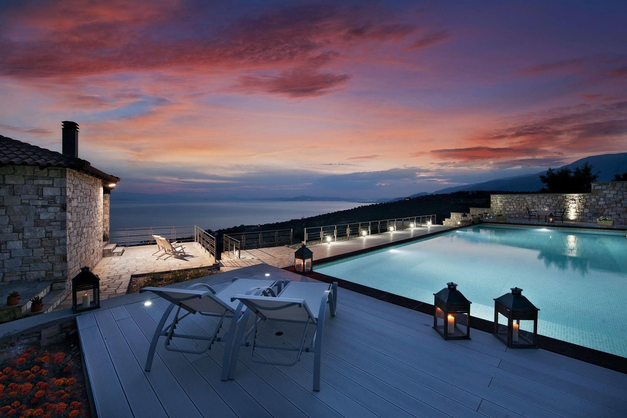 Karavia Lux Afissos